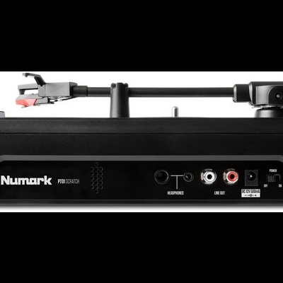 Gira-discos preto Numark NS 7 III com conexões traseiras