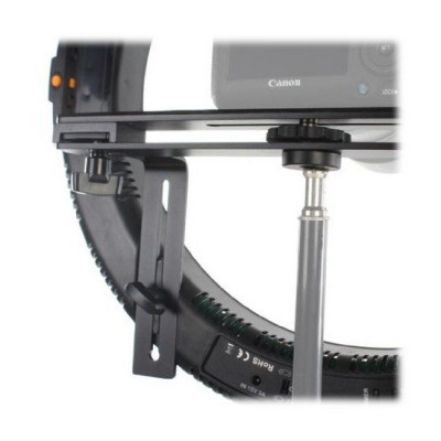 Anel de luz LED preto com suporte metálico e câmara Canon preta