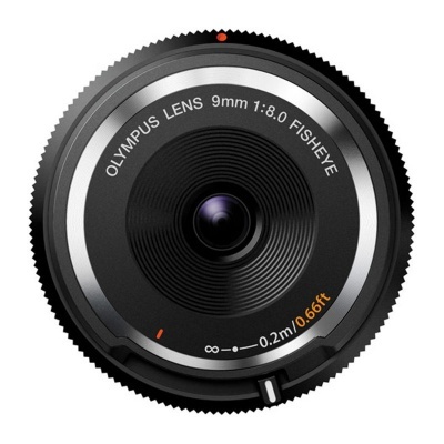 Lente fotográfica Olympus Lens 9mm 1:8.0 Fisheye com corpo preto e detalhes prateados