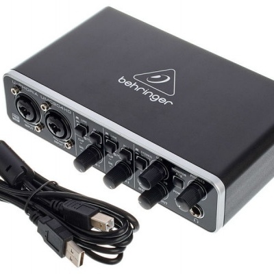 Behringer U-Phoria UMC204HD