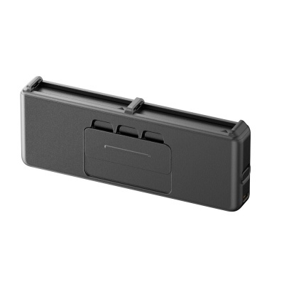 Adaptador ou dock preto retangular com clip e portas USB