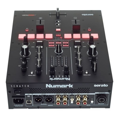 Numark Scratch LP140 Black Bundle Numark Scratch LP140 Black Bundle