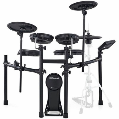 Bateria eletrónica Roland preta com pads, pratos e pedal