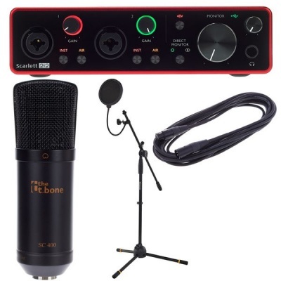 Focusrite Scarlett 2i2 3rd Mic Bundle