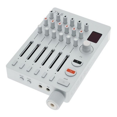 Equipamento de áudio compacto cinza com botões e faders
