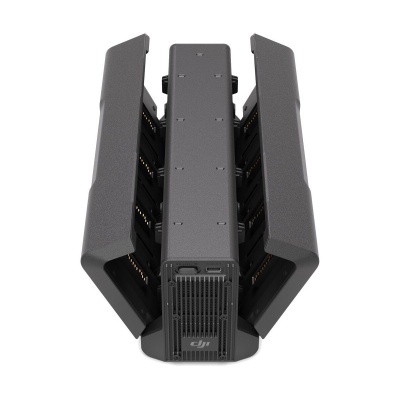 Carregador DJI preto com 3 compartimentos para baterias