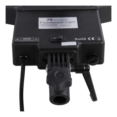 Luz fluorescente preta com interruptor e cabo, etiqueta com especificações e mecanismo de fixação ajustável