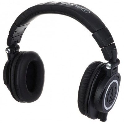 Ausculadores profissionais Audio-Technica ATH-M50X pretos com almofadas acolchoadas