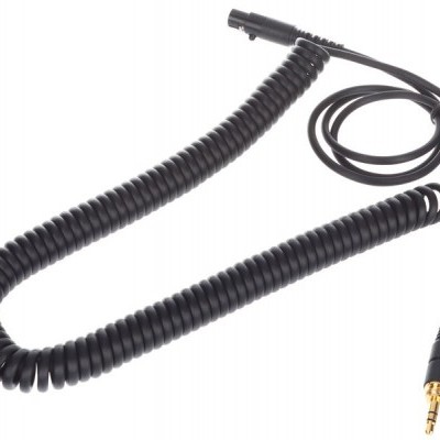 Cabo de áudio preto espiral com conector jack 3,5 mm dourado