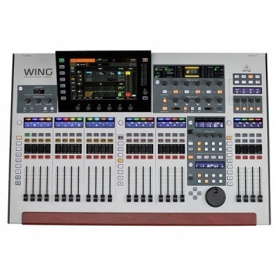 Mesa de som digital Behringer WING com ecrãs e faders