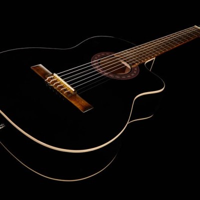 Classic-CE 4/4 Guitar B Bundle