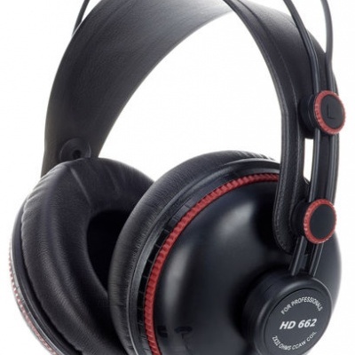 Headphones pretos com almofadas em couro sintético e detalhes vermelhos, texto branco 'FOR PROFESSIONAL HD 662' nas conchas