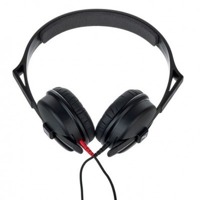 Auscultadores pretos com cabo