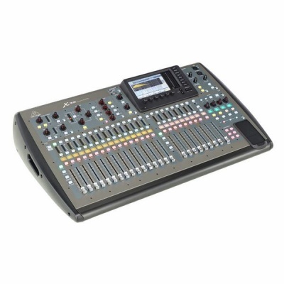 Mesa de mistura digital Behringer X32 Professional com ecrã digital e múltiplos controlos