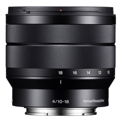 Lente fotográfica preta da Sony com marcações de distância focal e texto Optical SteadyShot.