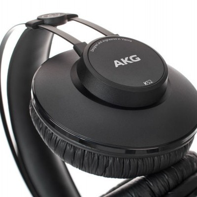 AKG K-52