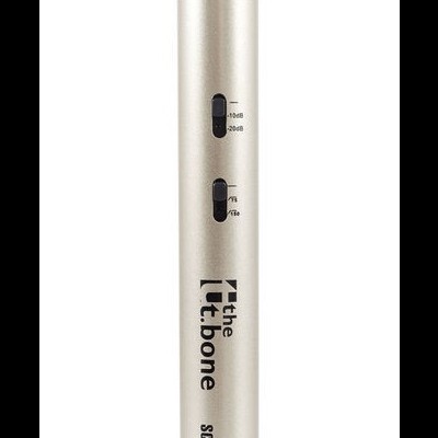 Microfone condensador metálico prateado com texto the t.bone SC 140