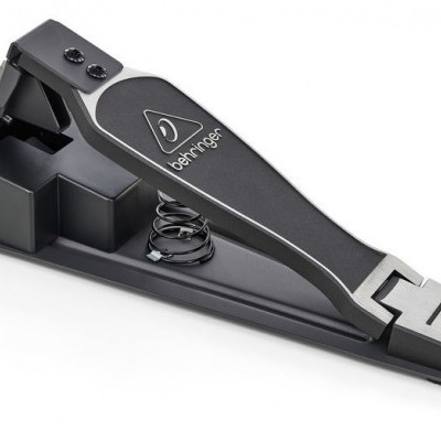 Pedal de bateria eletrônico Behringer preto com detalhes cinza