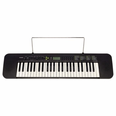 Teclado musical Casio preto e branco com 49 teclas e suporte metálico para partituras