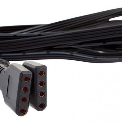 Cabo elétrico preto com conectores de 4 pinos