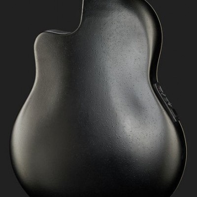 Corpo traseiro de guitarra preta fosca com braço em madeira clara