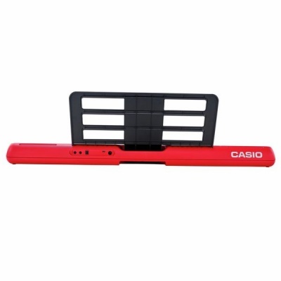 Instrumento musical Casio vermelho com suporte para partituras preto