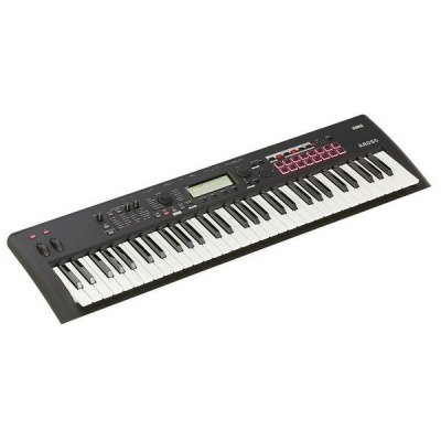Teclado musical preto KORG KROSS 2 com 61 teclas