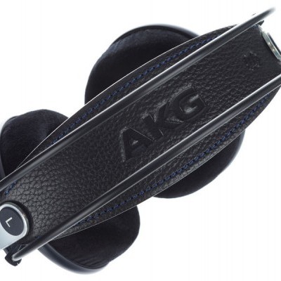 AKG K-702