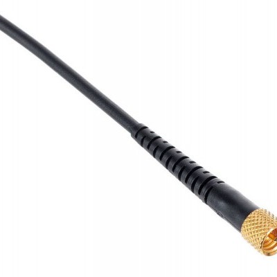 Cabo preto com conector dourado tipo SMA