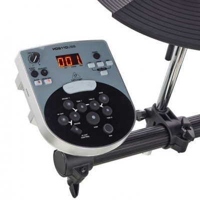 Controlador de bateria eletrónica BEHRINGER com mostrador digital laranja e botões pretos