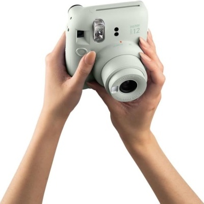 Instax Mini 12 Mint Verde Instant Camera + Film Instax Mini 10pc. + 3 Porta-fotos Instax Mini 12 Mint Verde Instant Camera + Film Instax Mini 10pc. + 3 Porta-fotos