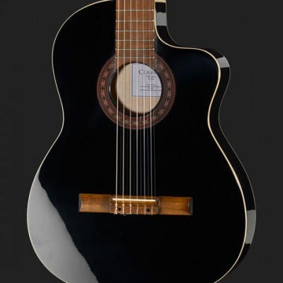 Classic-CE 4/4 Guitar B Bundle