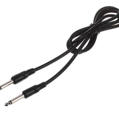 Cabo de áudio preto com pontas jack