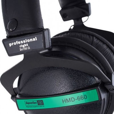 Auscultadores profissionais pretos Superlux HMD-660 com etiqueta verde