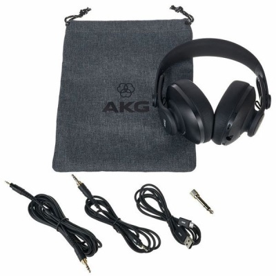 Auscultadores AKG pretos com acessórios e saco cinzento