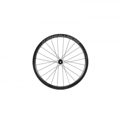 Roda de bicicleta de carbono preta com texto 'QUANTUM S35' e 'REYNOLDS' no aro.