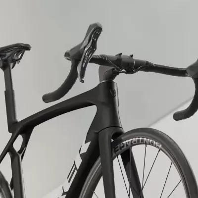 Trek Madone SL 5 Gen 8, Preto