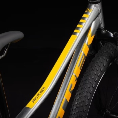 Trek Precaliber 24 com suspensão de 8 velocidades