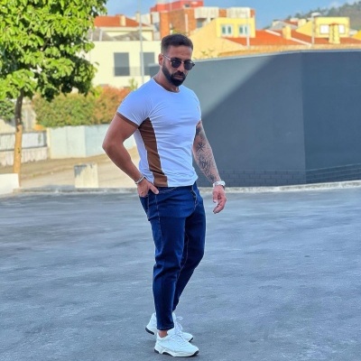 T shirt branco com barra camel