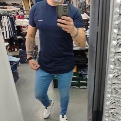 T shirt azul slim fit, veste justo