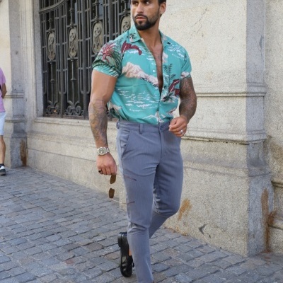 calça cinza tecido com elasticidade