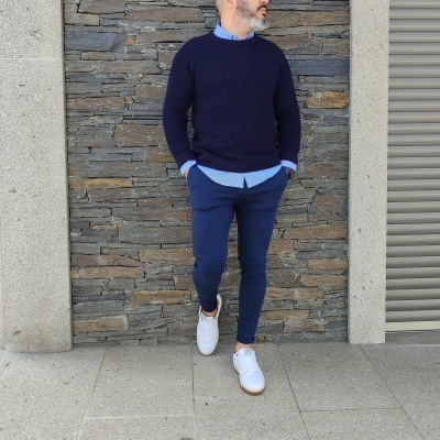 CALÇAS SARJA SLIM FIT COR AZUL