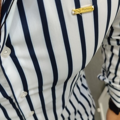 Camisa slim fit,risca azul marinho