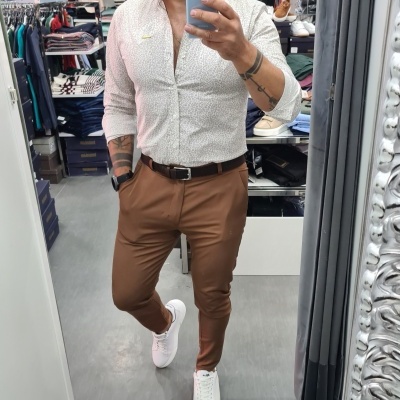 Camisa slim fit, bege