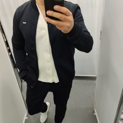 Blusão slim fit preto