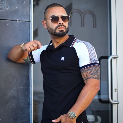 https://www.galerias-martins.pt/product/polo-slim-fit-preto-com-manga-branca-veste-justo
