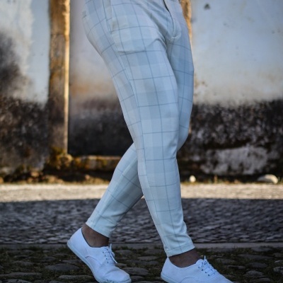 Calças slim fit ,tons cinza