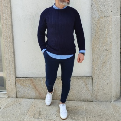 CALÇAS SARJA SLIM FIT COR AZUL