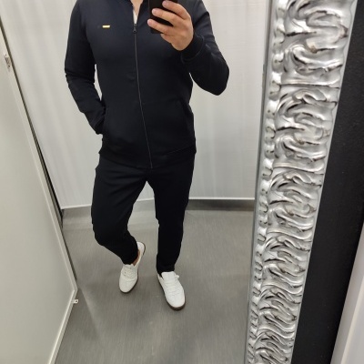 Blusão slim fit preto