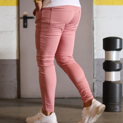 Calça de sarja com elasticidade